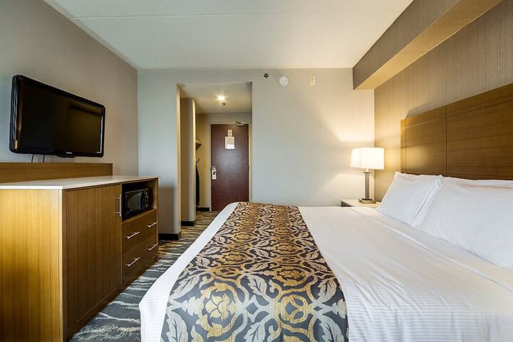 Monte Carlo Inn - Brampton Suites