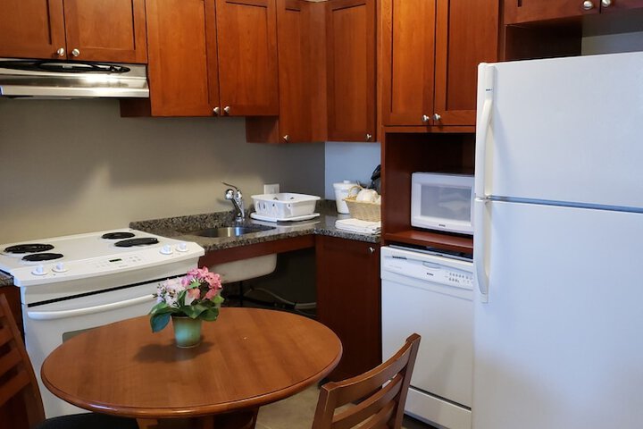 Crescent Suites Hotel