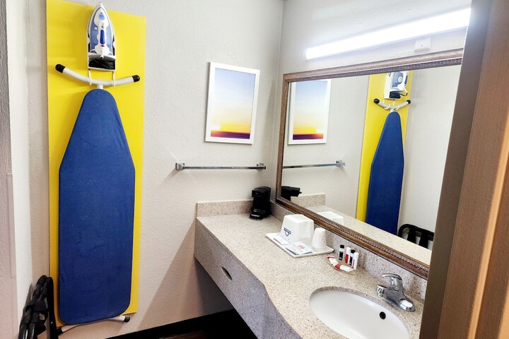 Days Inn by Wyndham Washington