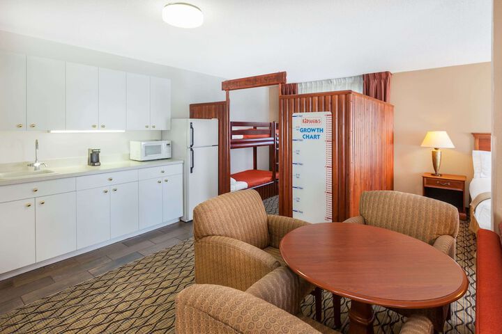 Room 5 of 15