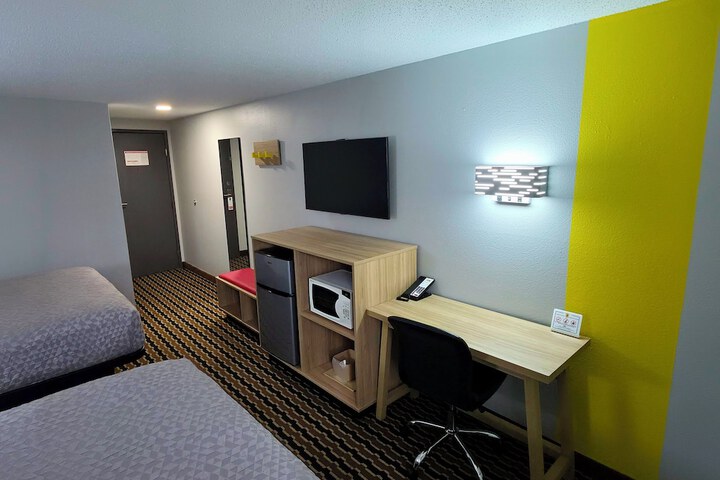 Super 8 by Wyndham Yankton