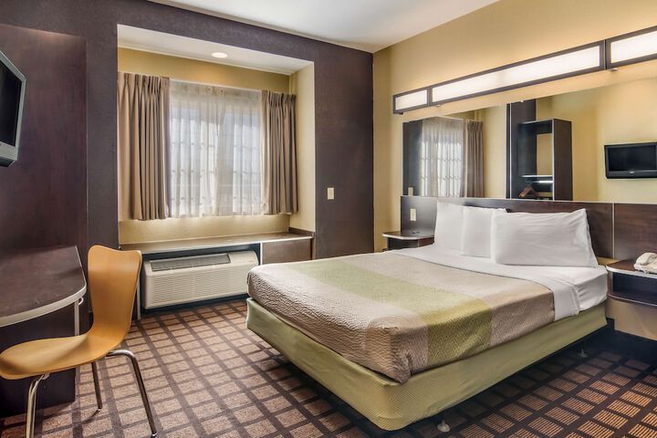 Room 20 of 28