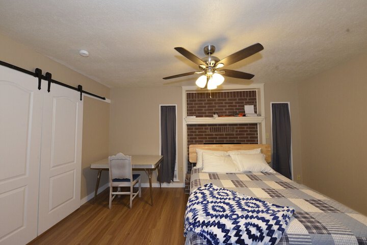 Room 17 of 34