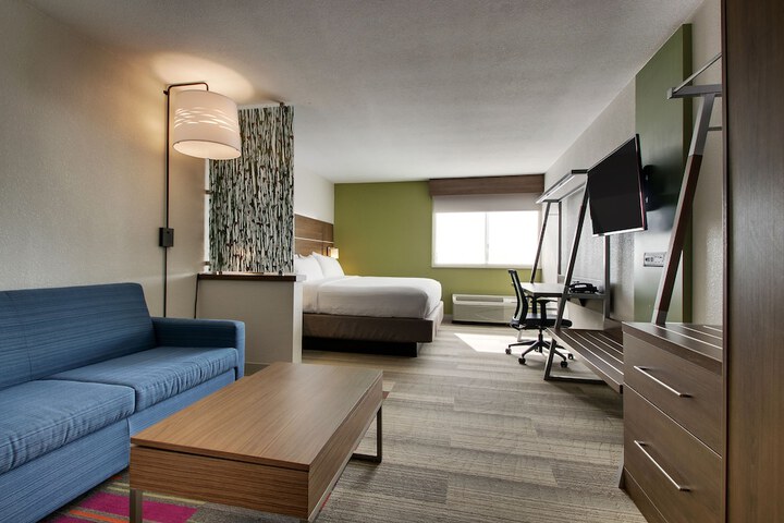 Room 32 of 84