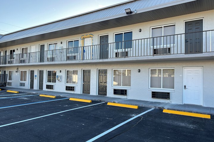 Hotel 7 of 32