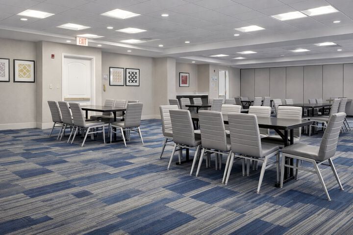 Holiday Inn Express & Suites Winner by IHG