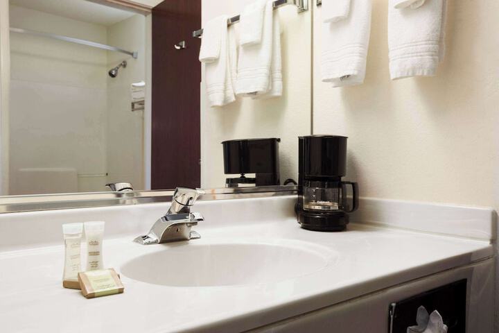 Super 8 by Wyndham Aurora / Naperville Area
