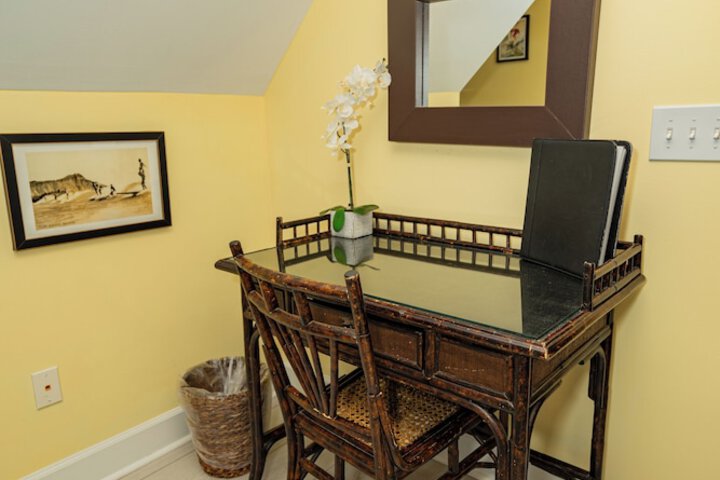 Waters Edge Inn - Adults Only