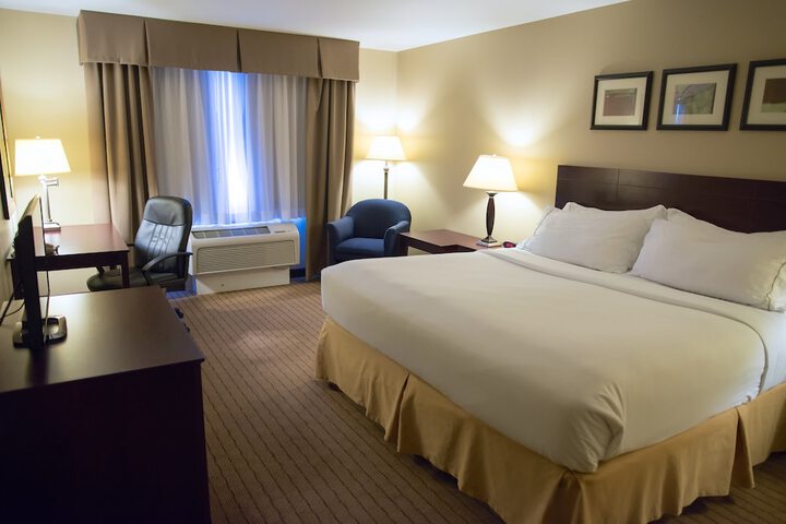 Room 27 of 48
