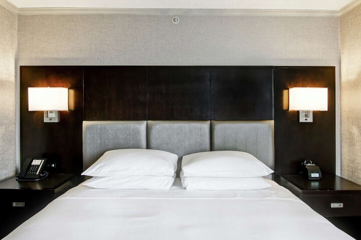 DoubleTree by Hilton Hotel Toronto Downtown