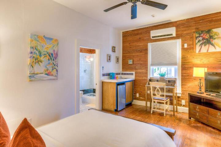 Key West Harbor Inn - Adults Only