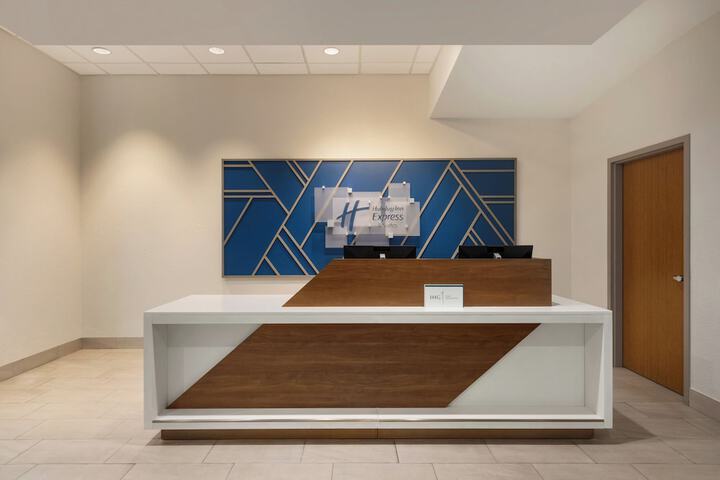 Holiday Inn Express & Suites Fort Lauderdale Airport South by IHG