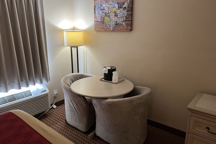 Econo Lodge Inn & Suites Walnut