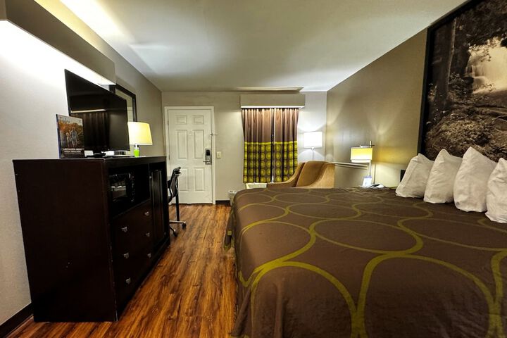 Super 8 by Wyndham Alexander City