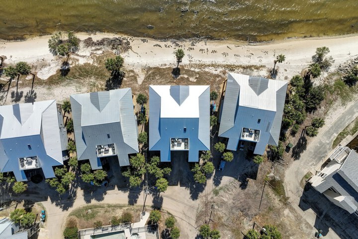 Walkable Beachfront Retreat on Cedar Key!