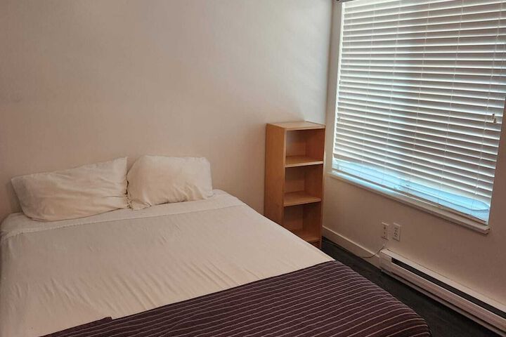 Room 7 of 16