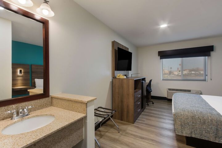 Room 16 of 30