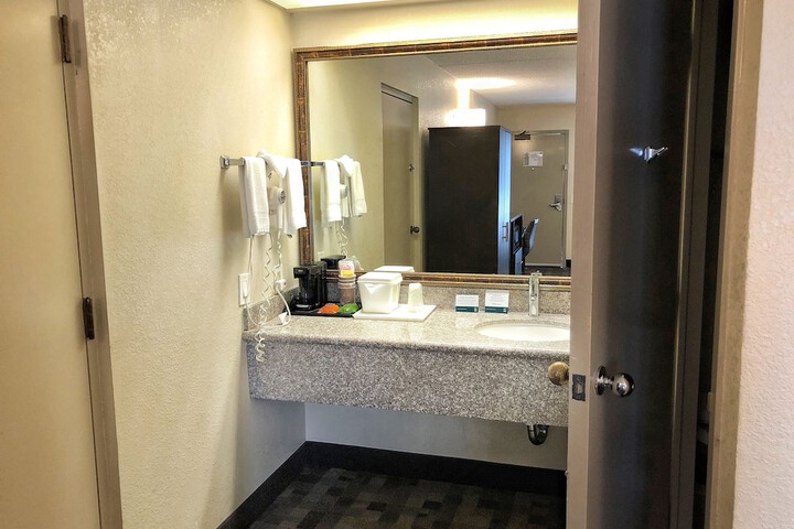 Room 16 of 21