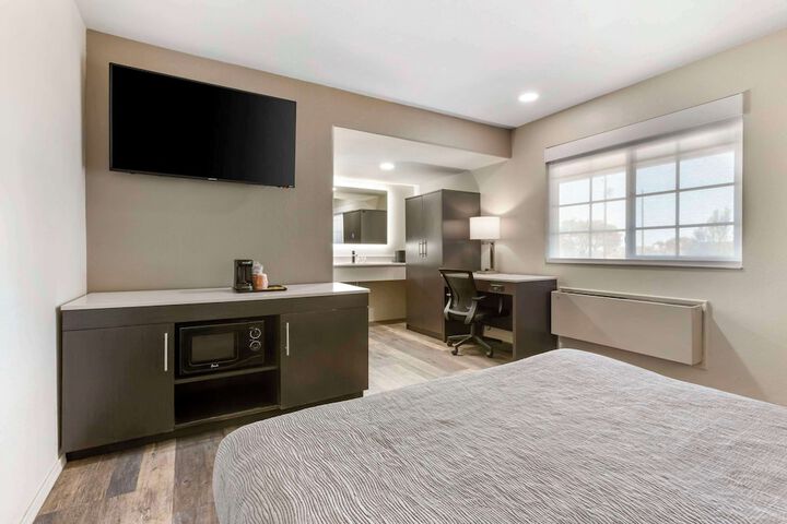 Room 9 of 30