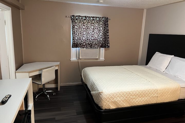 Room 13 of 17