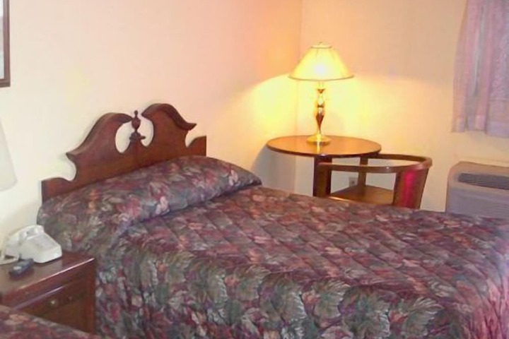 Room 4 of 7