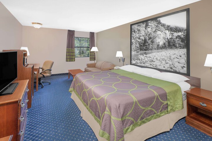 Super 8 by Wyndham Lowell / Bentonville/Rogers Area