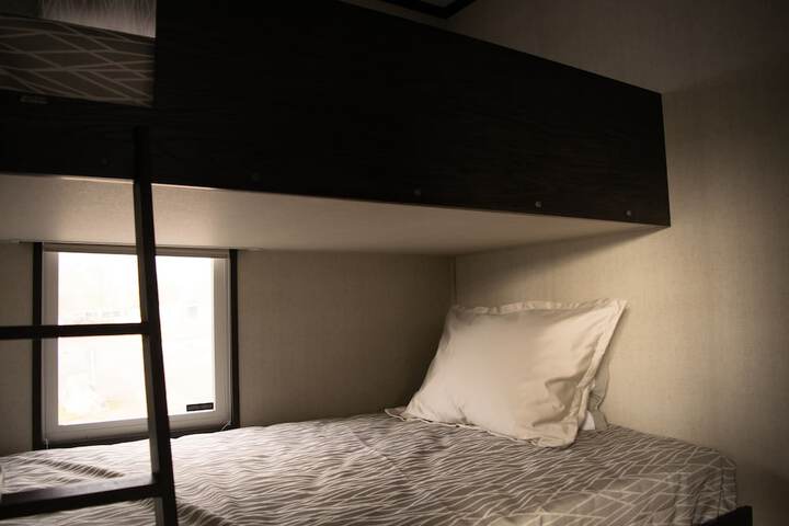Room 16 of 33