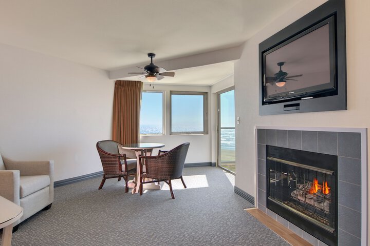 Hallmark Resort - Newport