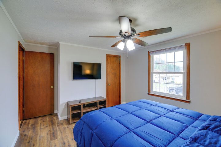 Bluefield Home w / Covered Deck - Near Parks!