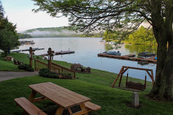 LakeFront Lodge