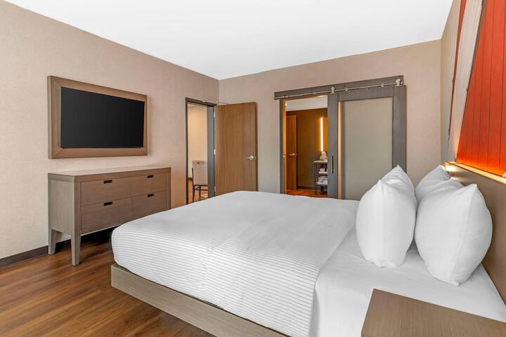 Cambria Hotel & Suites Plymouth