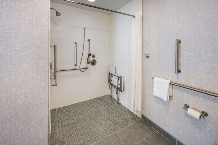 Hampton Inn & Suites Fredericksburg-at Celebrate Virginia