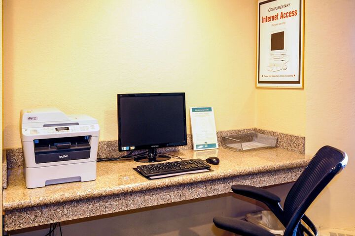 Business Center 25 of 25