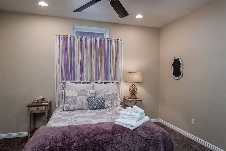Room 10 of 32