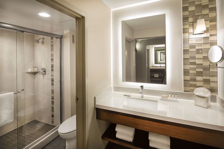 Silver Legacy Reno- a Caesars Rewards Destination