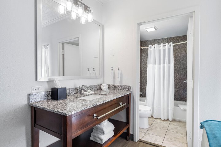 OASIS BAY SUITES Tampa, Busch Gardens, USF