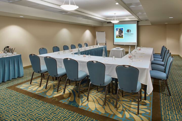DoubleTree by Hilton Hotel Alana - Waikiki Beach