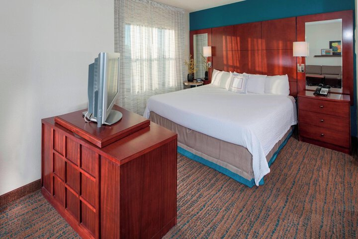 Room 9 of 18