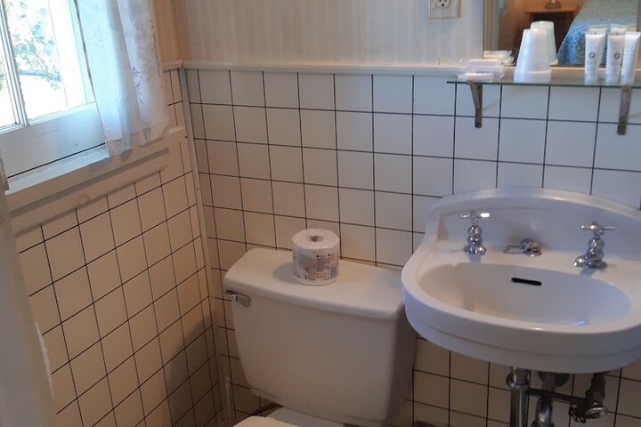Room 104 of 215