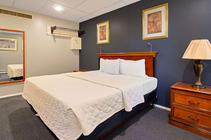 Room 42 of 47