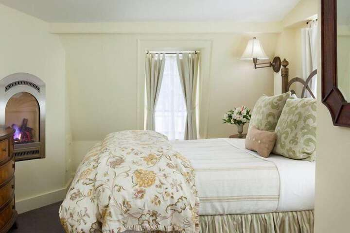 Room 12 of 26