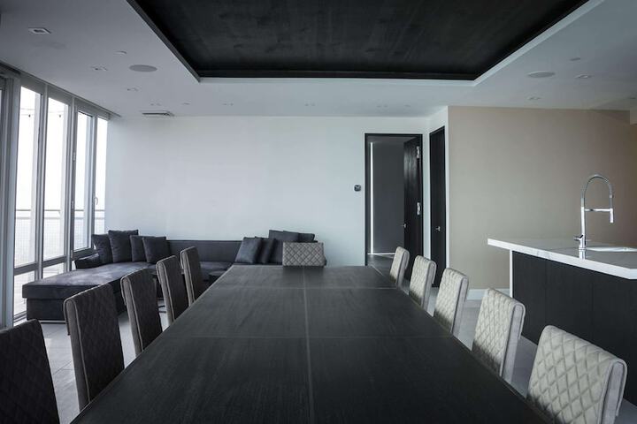 Room 43 of 114