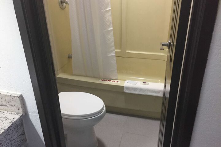 Room 26 of 33