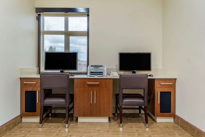 Business Center 44 of 44