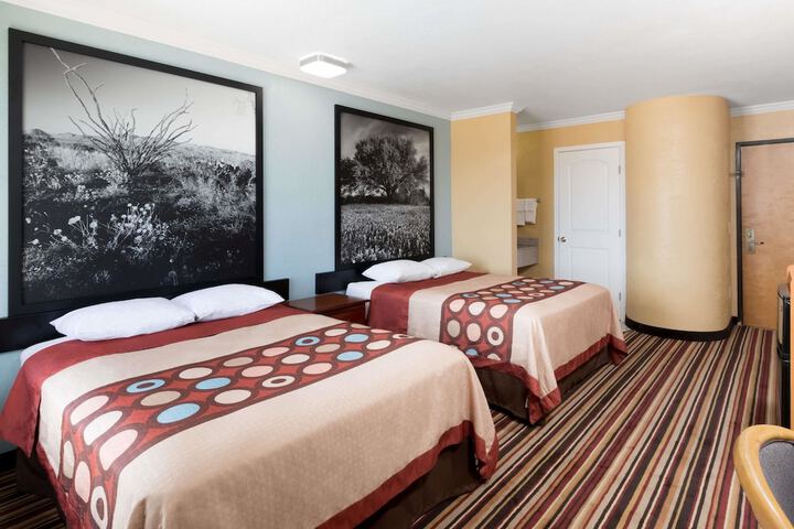 Room 8 of 15