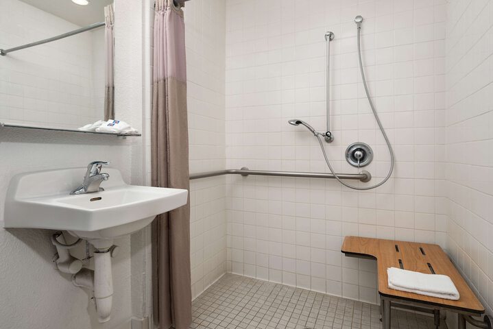 Room 13 of 22