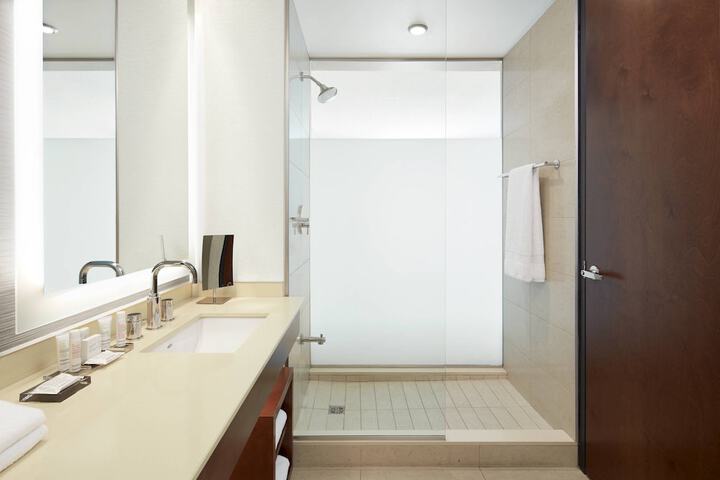 Montreal Airport Marriott In-Terminal Hotel