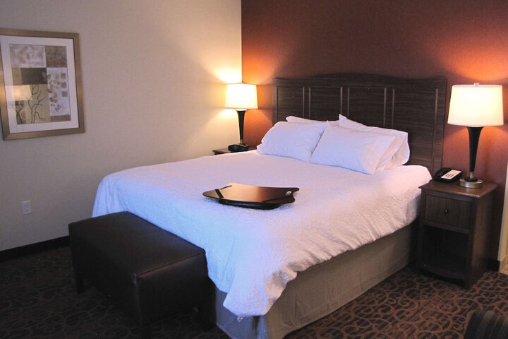 Hampton Inn & Suites Jamestown ND