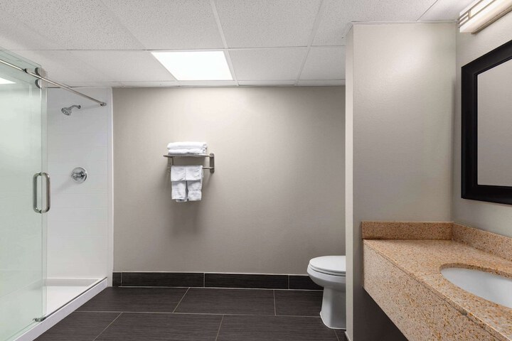 Room 14 of 39