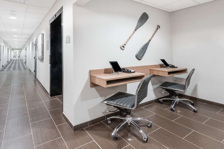 Business Center 65 of 69